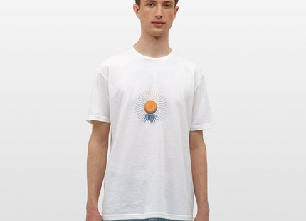 Solar Core Flow – Energie in Struktur gebannt - Männer T-Shirt - Weiß