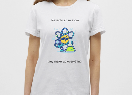 Never trust an atom – they make up everything - Frauen T-Shirt - Weiß