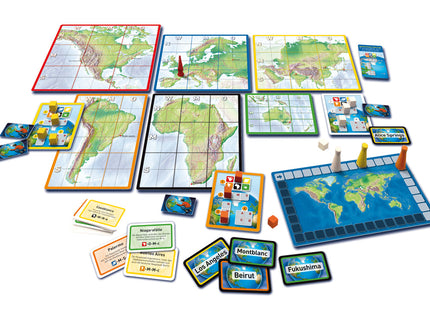 KOSMOS Die Welt – Kontinenttafeln, Karten und ausgelegtes Spielmaterial